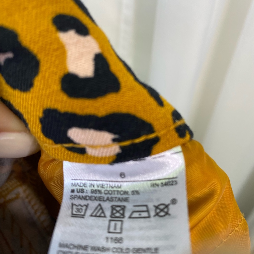 Old Navy Leopard Print Pixie Ankle Pants - Black,… - image 3